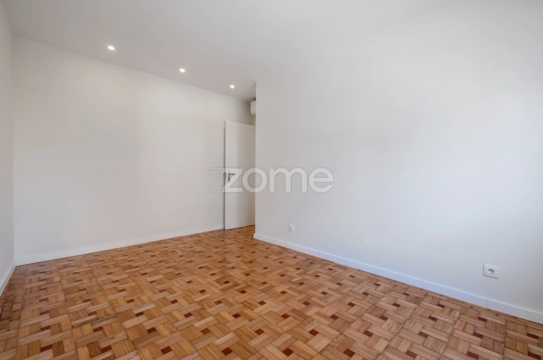 Apartamento T3 para Arrendamento em Mafamude e Vilar do Paraíso Foto 28