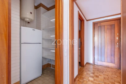 Apartamento T2 para Arrendamento em Aldoar, Foz do Douro e Nevogilde