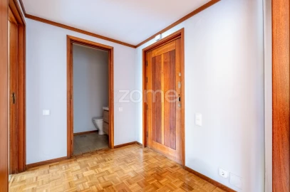 Apartamento T2 para Arrendamento em Aldoar, Foz do Douro e Nevogilde