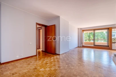 Apartamento T2 para Arrendamento em Aldoar, Foz do Douro e Nevogilde