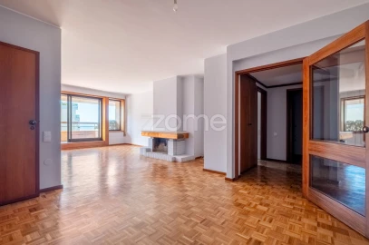 Apartamento T2 para Arrendamento em Aldoar, Foz do Douro e Nevogilde