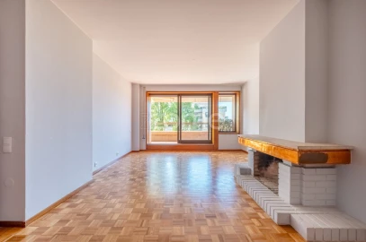 Apartamento T2 para Arrendamento em Aldoar, Foz do Douro e Nevogilde