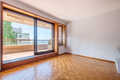 Apartamento T2 para Arrendamento em Aldoar, Foz do Douro e Nevogilde