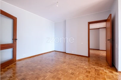 Apartamento T2 para Arrendamento em Aldoar, Foz do Douro e Nevogilde