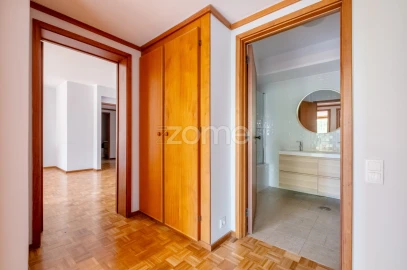 Apartamento T2 para Arrendamento em Aldoar, Foz do Douro e Nevogilde