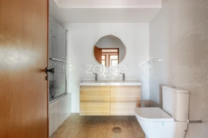 Apartamento T2 para Arrendamento em Aldoar, Foz do Douro e Nevogilde