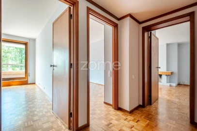 Apartamento T2 para Arrendamento em Aldoar, Foz do Douro e Nevogilde