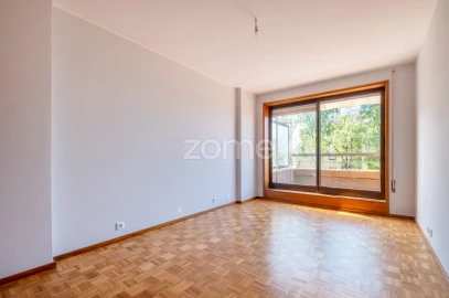 Apartamento T2 para Arrendamento em Aldoar, Foz do Douro e Nevogilde