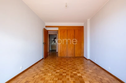 Apartamento T2 para Arrendamento em Aldoar, Foz do Douro e Nevogilde