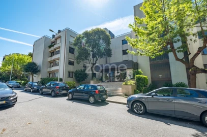 Apartamento T2 para Arrendamento em Aldoar, Foz do Douro e Nevogilde