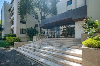 Apartamento T2 para Arrendamento em Aldoar, Foz do Douro e Nevogilde