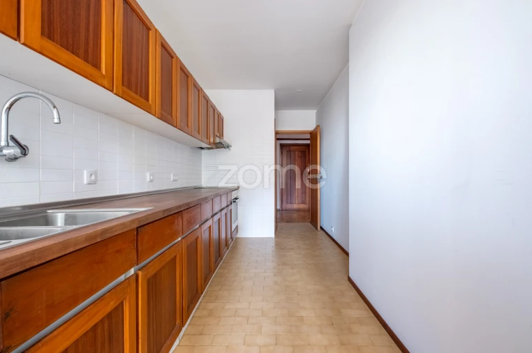 Apartamento T2 para Arrendamento em Aldoar, Foz do Douro e Nevogilde Foto 8