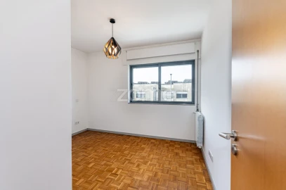 Apartamento T4 para Venda em Mozelos