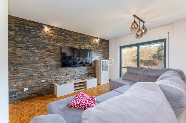 Apartamento T4 para Venda em Mozelos Foto 4