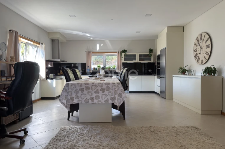 Moradia T3 para Venda em Azias Foto 4