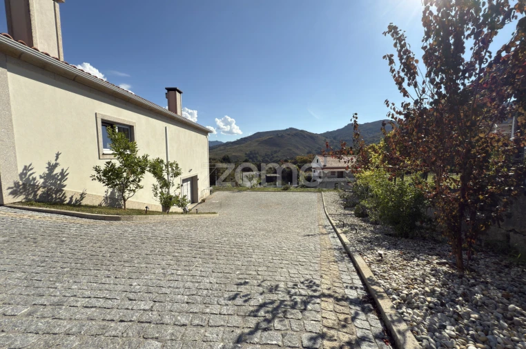 Moradia T3 para Venda em Azias Foto 13