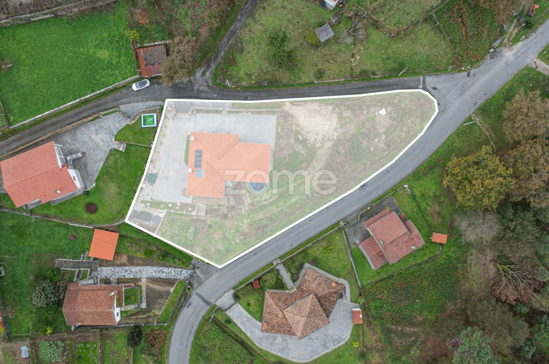 Moradia T3 para Venda em Azias Foto 1