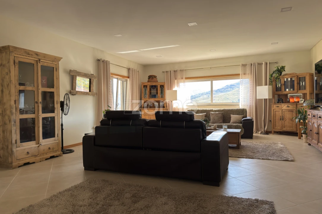 Moradia T3 para Venda em Azias Foto 2