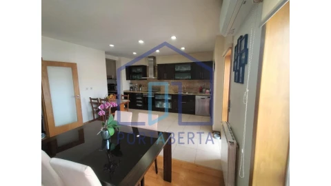 Apartamento T3 para Venda em Santa Cruz/Trindade e Sanjurge