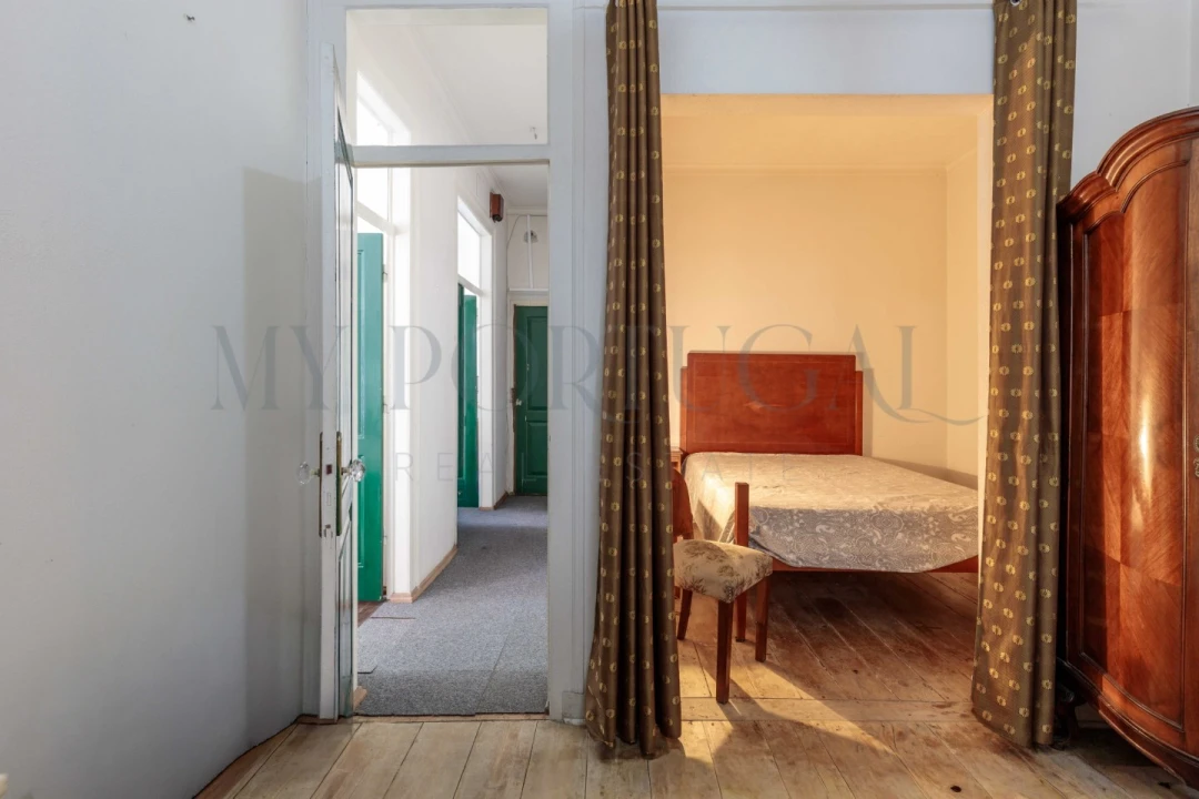 Apartamento T5 para Venda em Santo António Foto 10