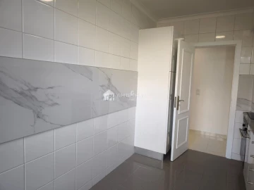 Apartamento T3 para Venda em Laranjeiro e Feijó