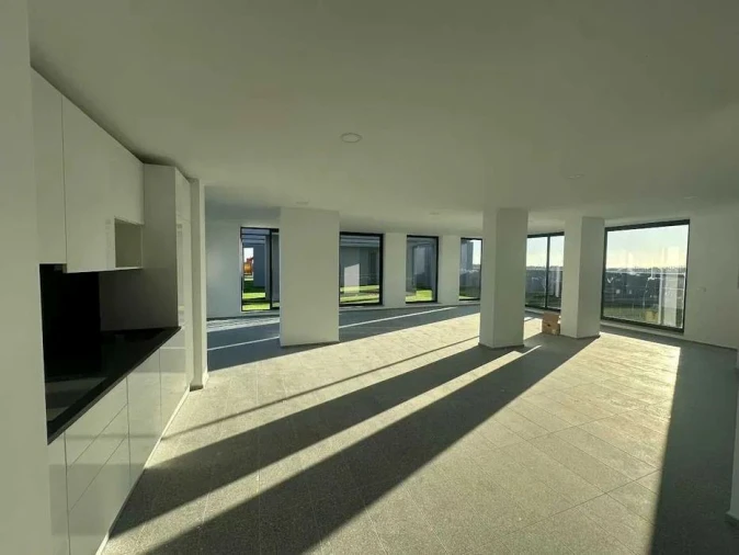 Apartamento T4 para Arrendamento em Moreira Foto 9