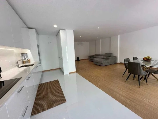 Apartamento T4 para Arrendamento em Moreira Foto 13