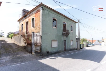 Moradia T3 para Venda em Nossa Senhora das Misericordias