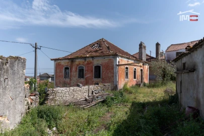 Moradia T3 para Venda em Nossa Senhora das Misericordias