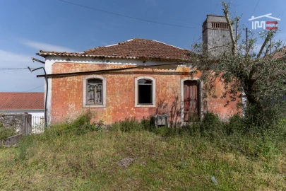 Moradia T3 para Venda em Nossa Senhora das Misericordias