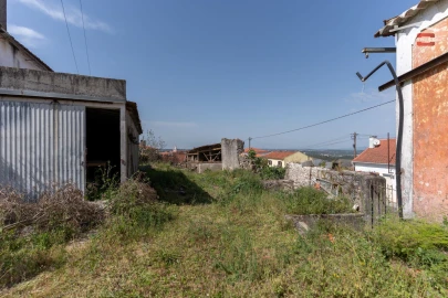 Moradia T3 para Venda em Nossa Senhora das Misericordias