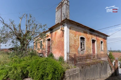 Moradia T3 para Venda em Nossa Senhora das Misericordias