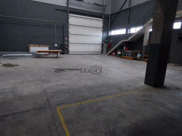 Armazém para Arrendamento em Avintes