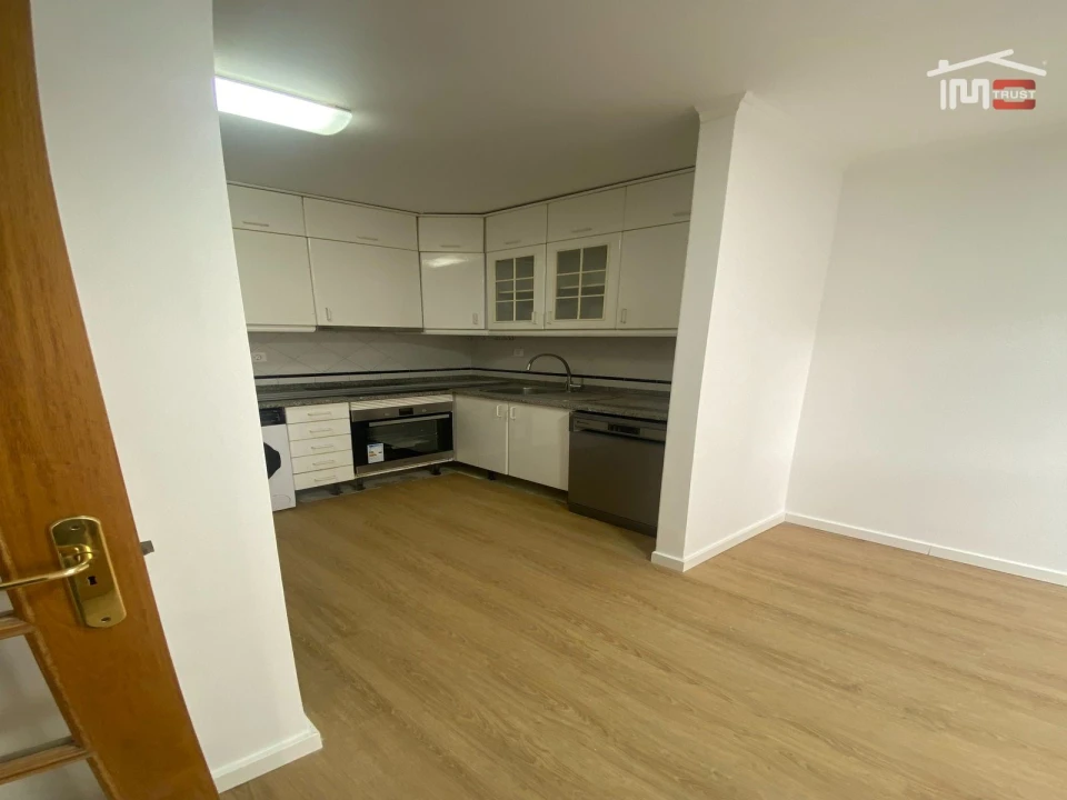 Apartamento T2 para Arrendamento em Corroios Foto 19