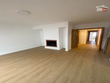 Apartamento T2 para Arrendamento em Corroios