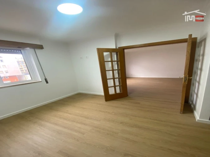 Apartamento T2 para Arrendamento em Corroios Foto 3