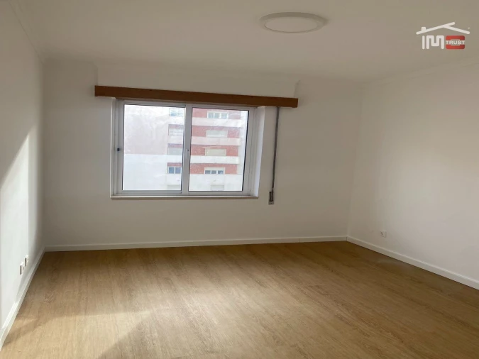 Apartamento T2 para Arrendamento em Corroios Foto 7