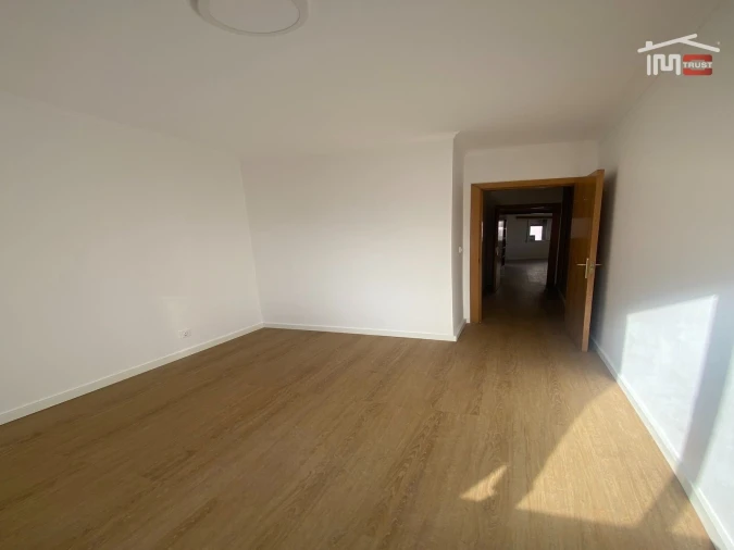 Apartamento T2 para Arrendamento em Corroios Foto 9