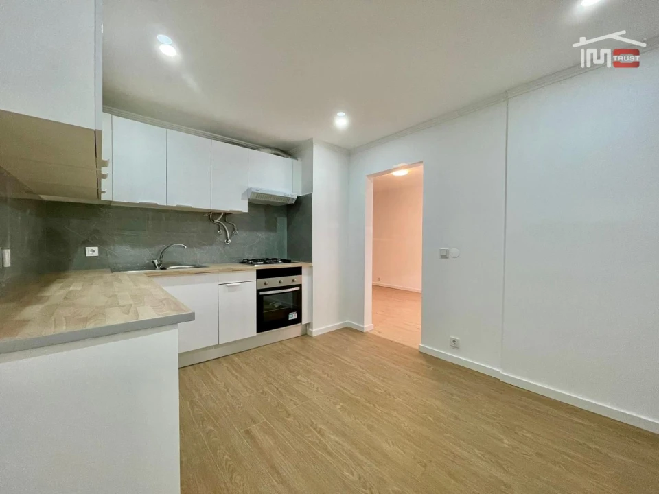 Apartamento T1 para Venda em Barreiro e Lavradio Foto 4