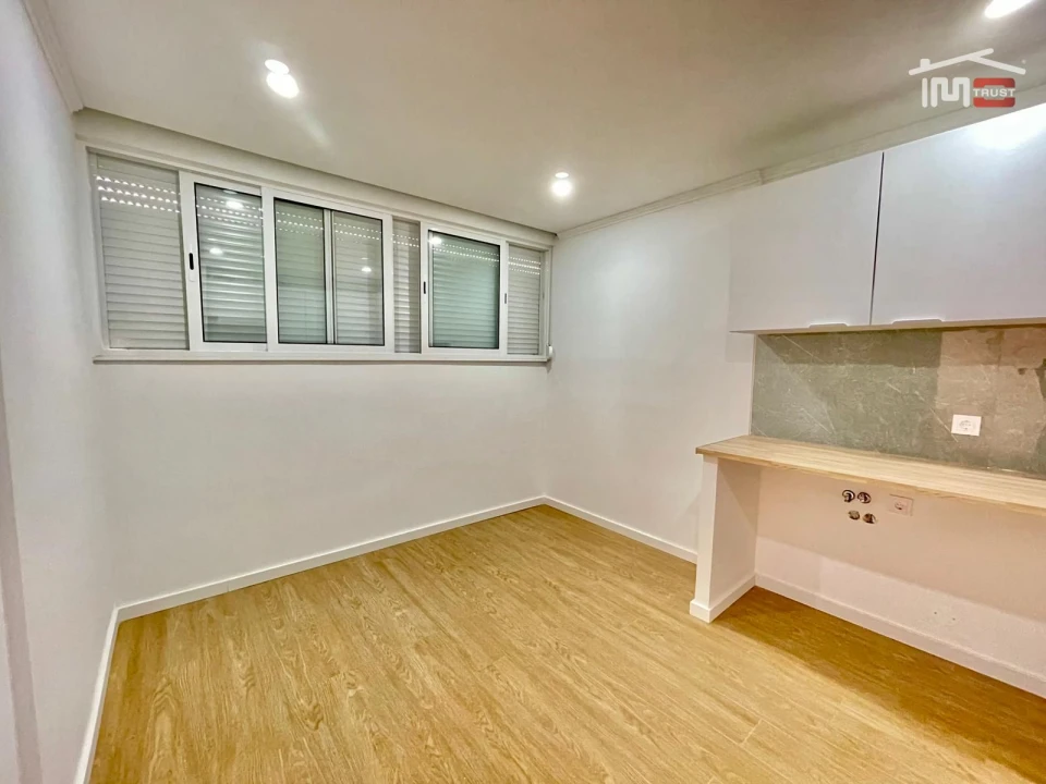 Apartamento T1 para Venda em Barreiro e Lavradio Foto 6