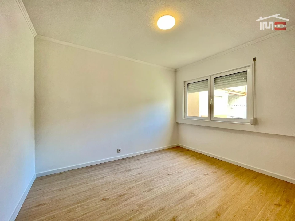 Apartamento T1 para Venda em Barreiro e Lavradio Foto 13