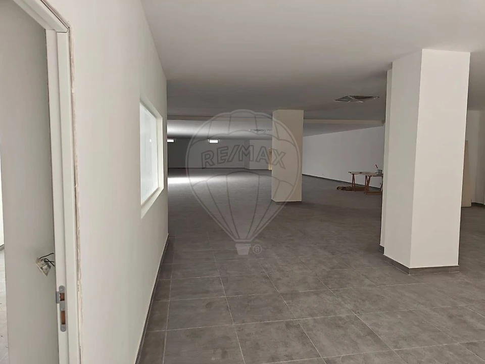 Loja para Venda em Alvalade Foto 9