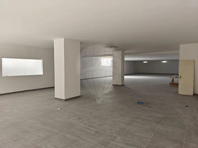 Loja para Venda em Alvalade Foto 4