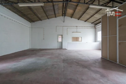 Armazém para Venda em Mira de Aire