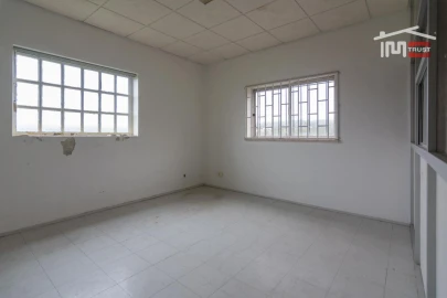 Armazém para Venda em Mira de Aire