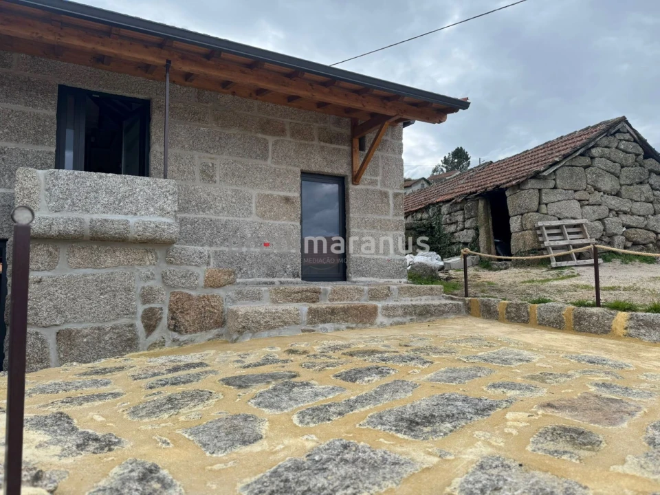 Moradia T2 para Venda em Bustelo, Carneiro e Carvalho de Rei Foto 3