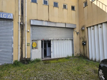 Armazém para Venda em Amarante (São Gonçalo), Madalena, Cepelos e Gatão