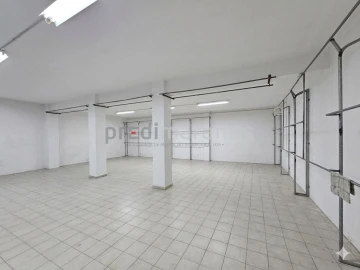 Armazém para Venda em Amarante (São Gonçalo), Madalena, Cepelos e Gatão