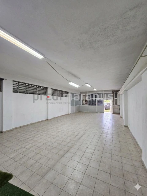 Armazém para Venda em Amarante (São Gonçalo), Madalena, Cepelos e Gatão