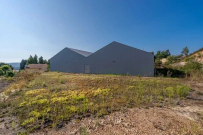 Armazém para Arrendamento em Melres e Medas